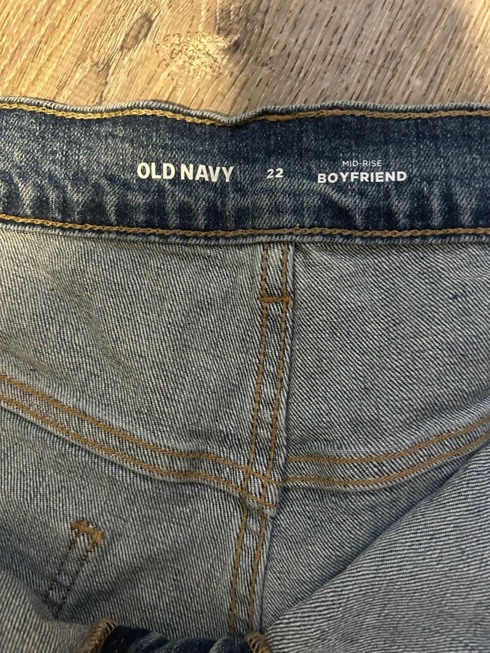 Old Navy Women’s Plus Size Mid-Rise Boyfriend Jean Short 22 - Picture 7 of 9